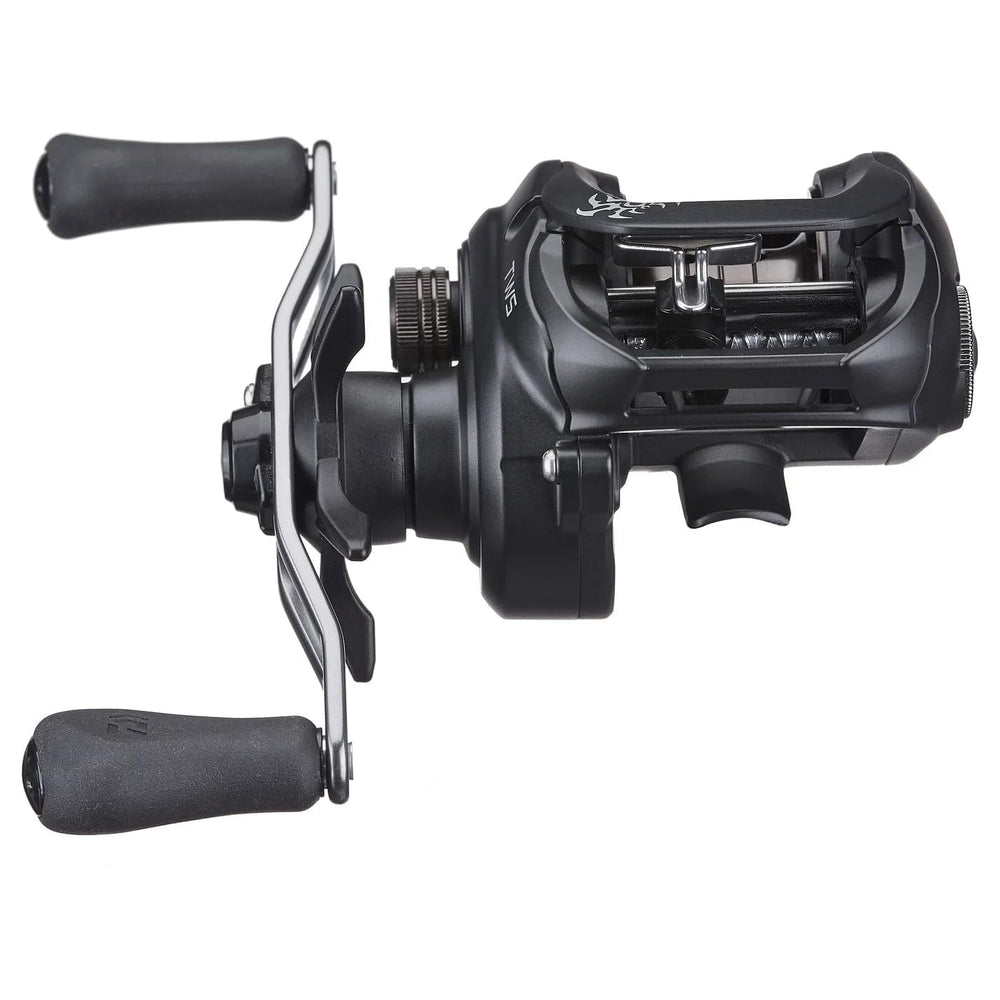 Daiwa Tatula TW150 casting reel side view, ergonomic frame for comfortable all-day casting.