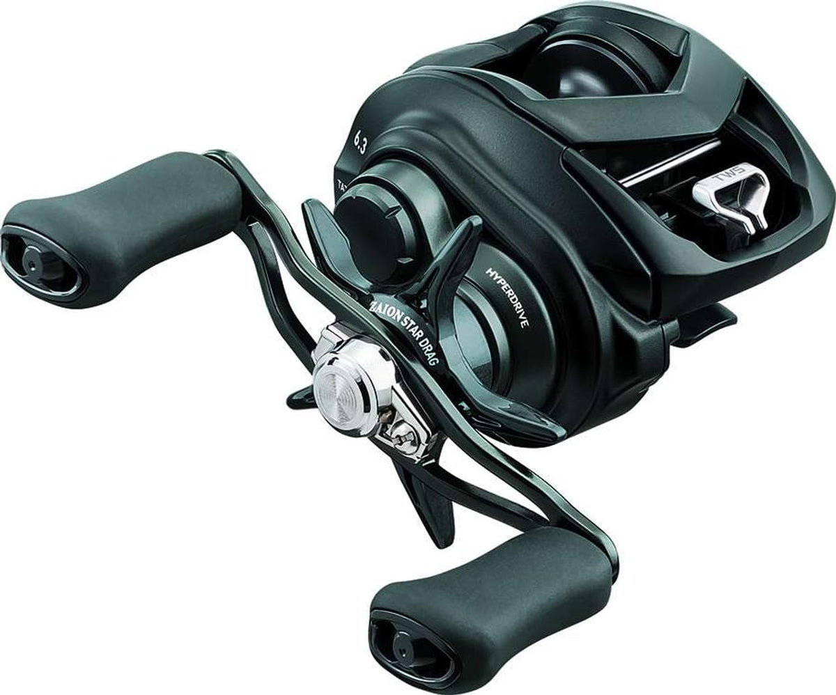 Daiwa Tatula TW80 baitcast reel front view highlights ergonomic grip for precision casting.
