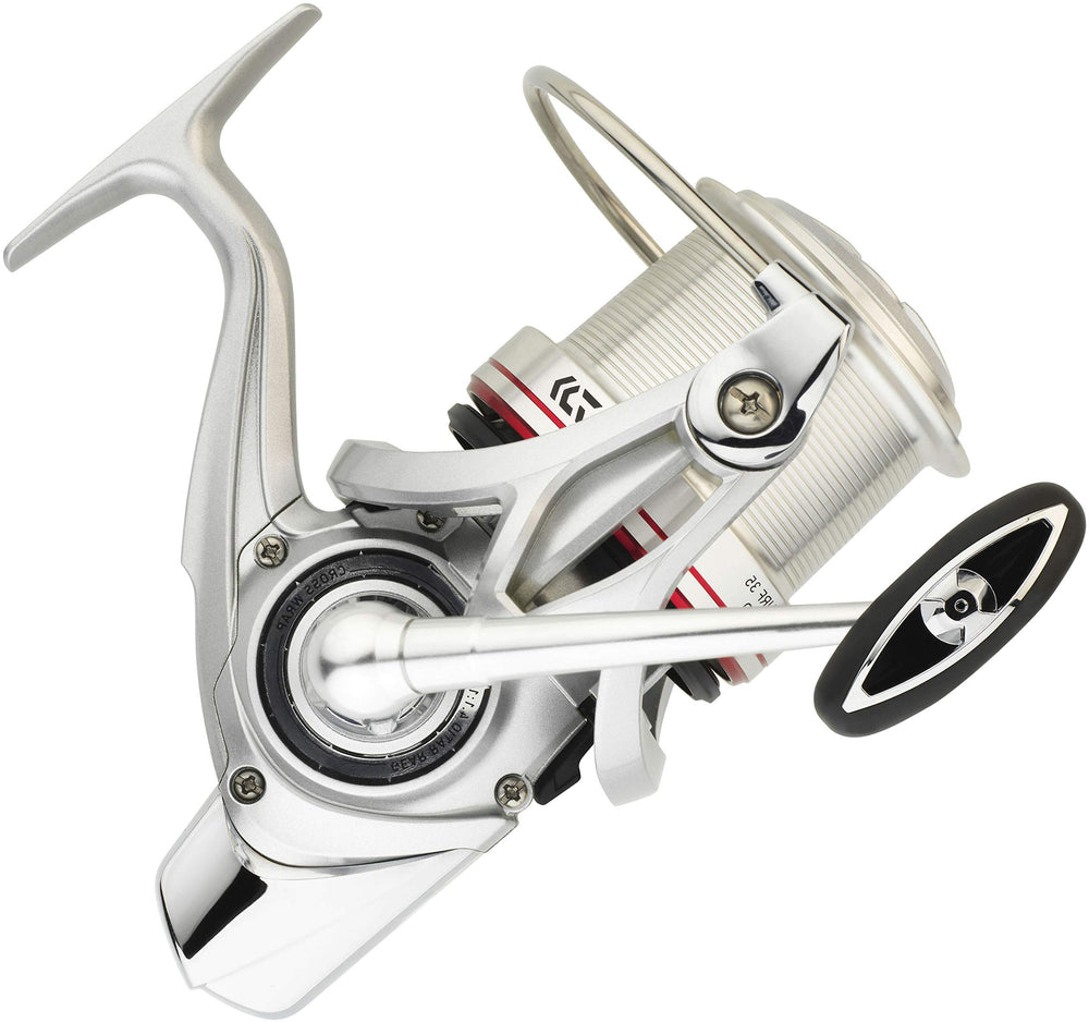 Daiwa 18 Emblem Surf35 SCW QD stationary reel, 3500 size, front view