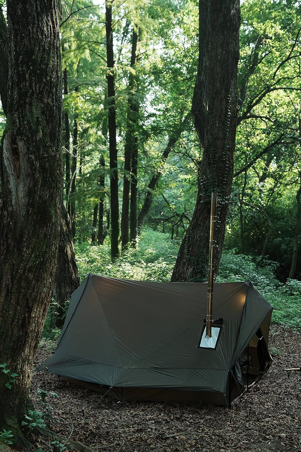 Dandelion Shell hot tent remains lightweight for backpackers on the trail.