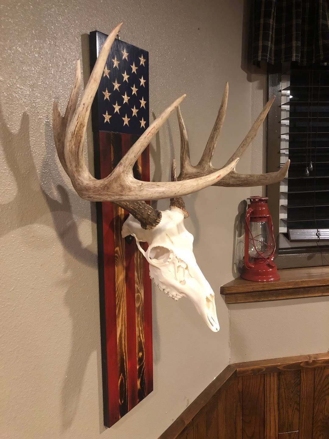 DAOIDE hunting trophy display rack ideal for hunter lodges and cabins
