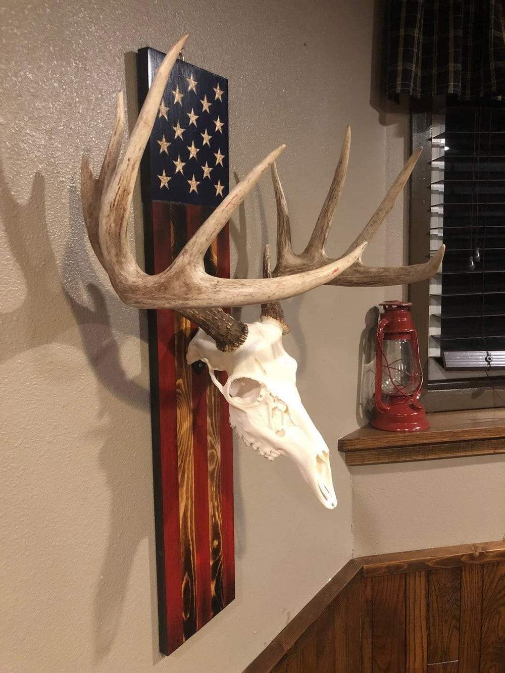 DAOIDE hunting trophy display rack ideal for hunter lodges and cabins