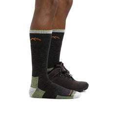 Darn Tough Vermont Style 1403 sock fabric composition and moisture-wicking.