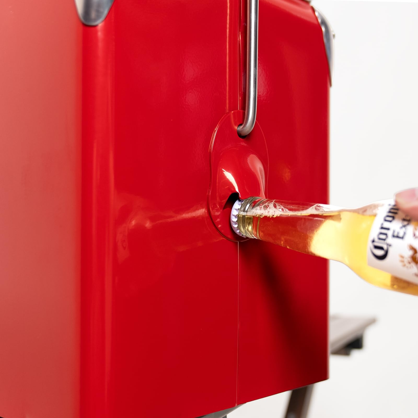 Dazefree Retro Cooler durable shell red withstands rugged outdoor use.