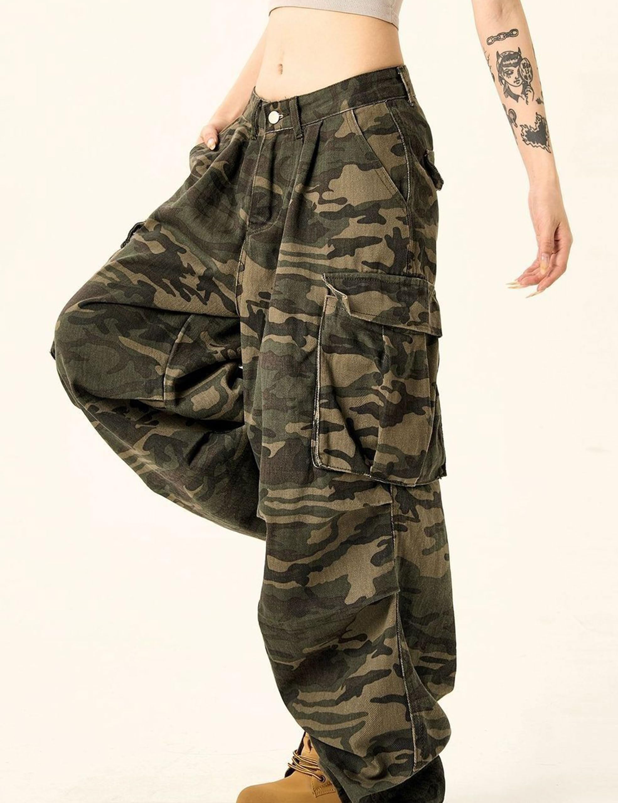 DAZZLZZAD Y2K camo cargo pants with multiple pockets, ideal for travel.