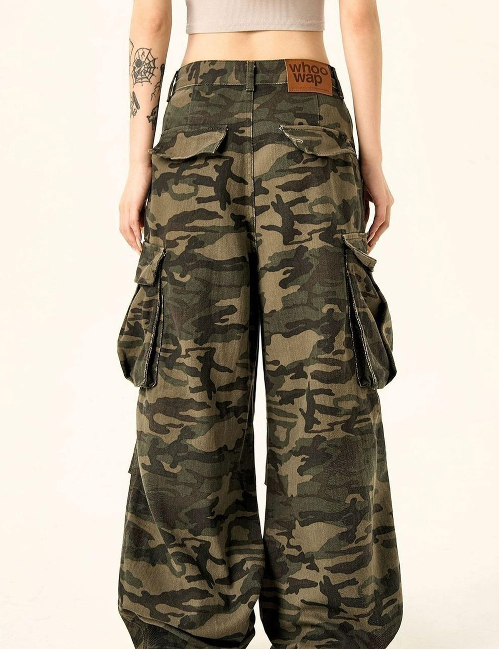 DAZZLZZAD Y2K camo pants closure close-up with zipper fly