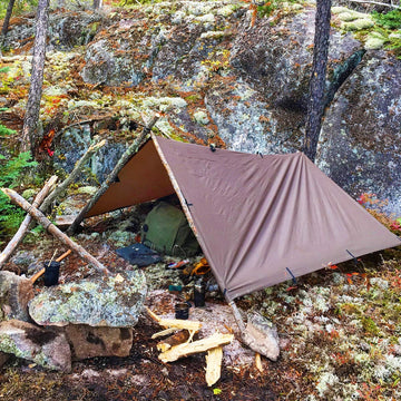 DD Hammocks DD Tarp 3x3 Coyote Brown includes pegs and guy-lines for quick setup.