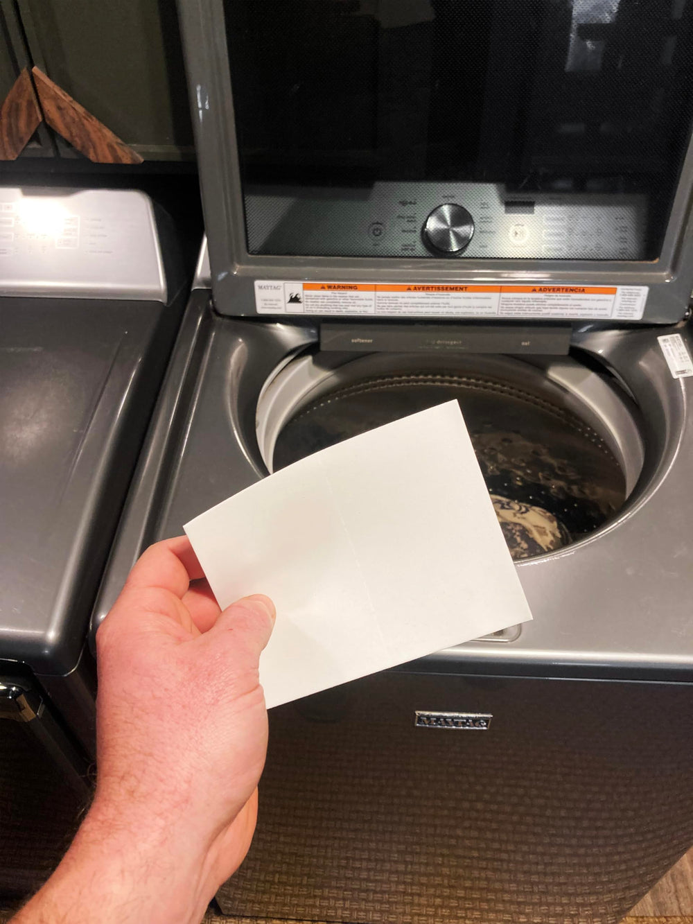 DEAD DOWN WIND sheets dissolve quickly for clean clothes and odor elimination.