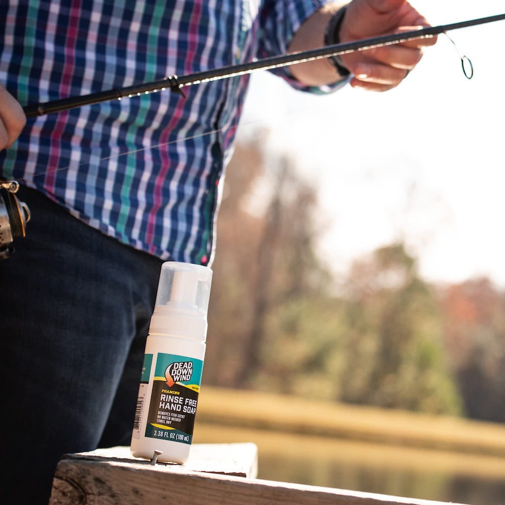 DEAD DOWN WIND waterless hand cleanser for outdoors, quick cleaning without water.