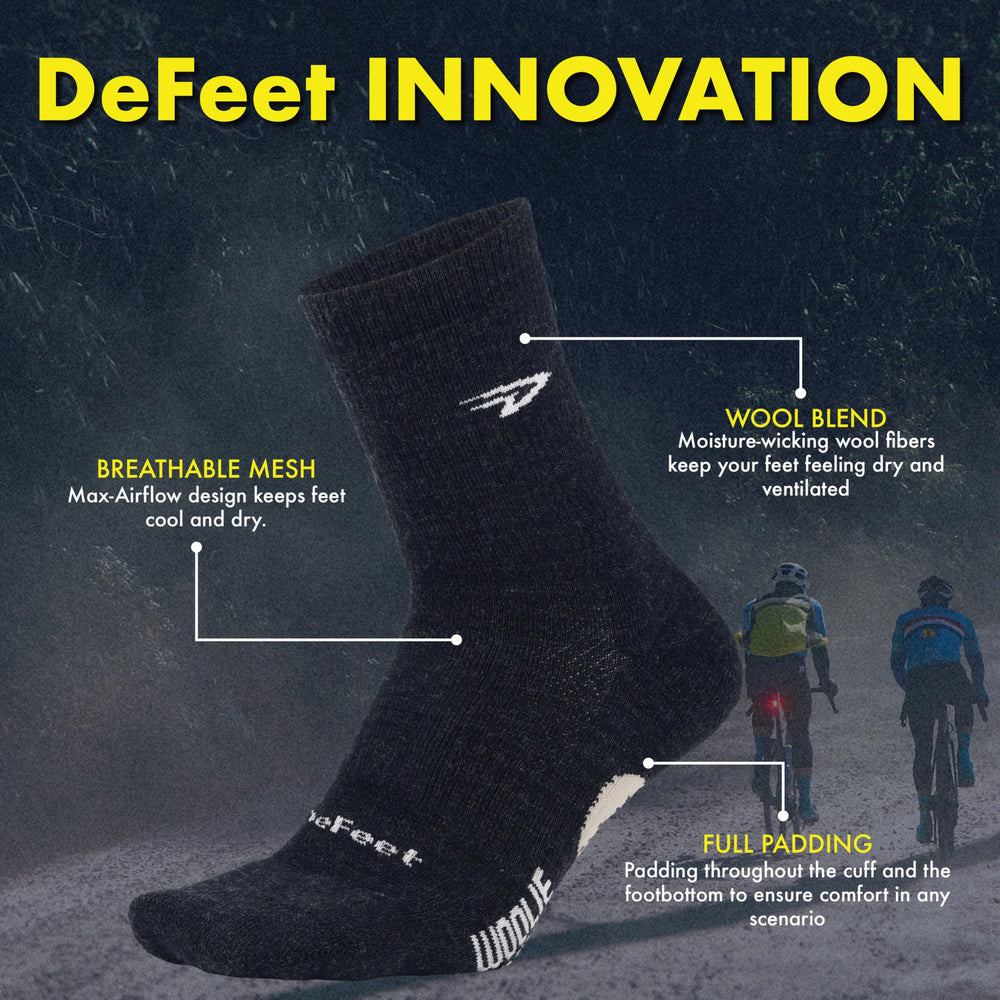DeFeet Woolie Boolie arch-support image shows a secure fit for active use.