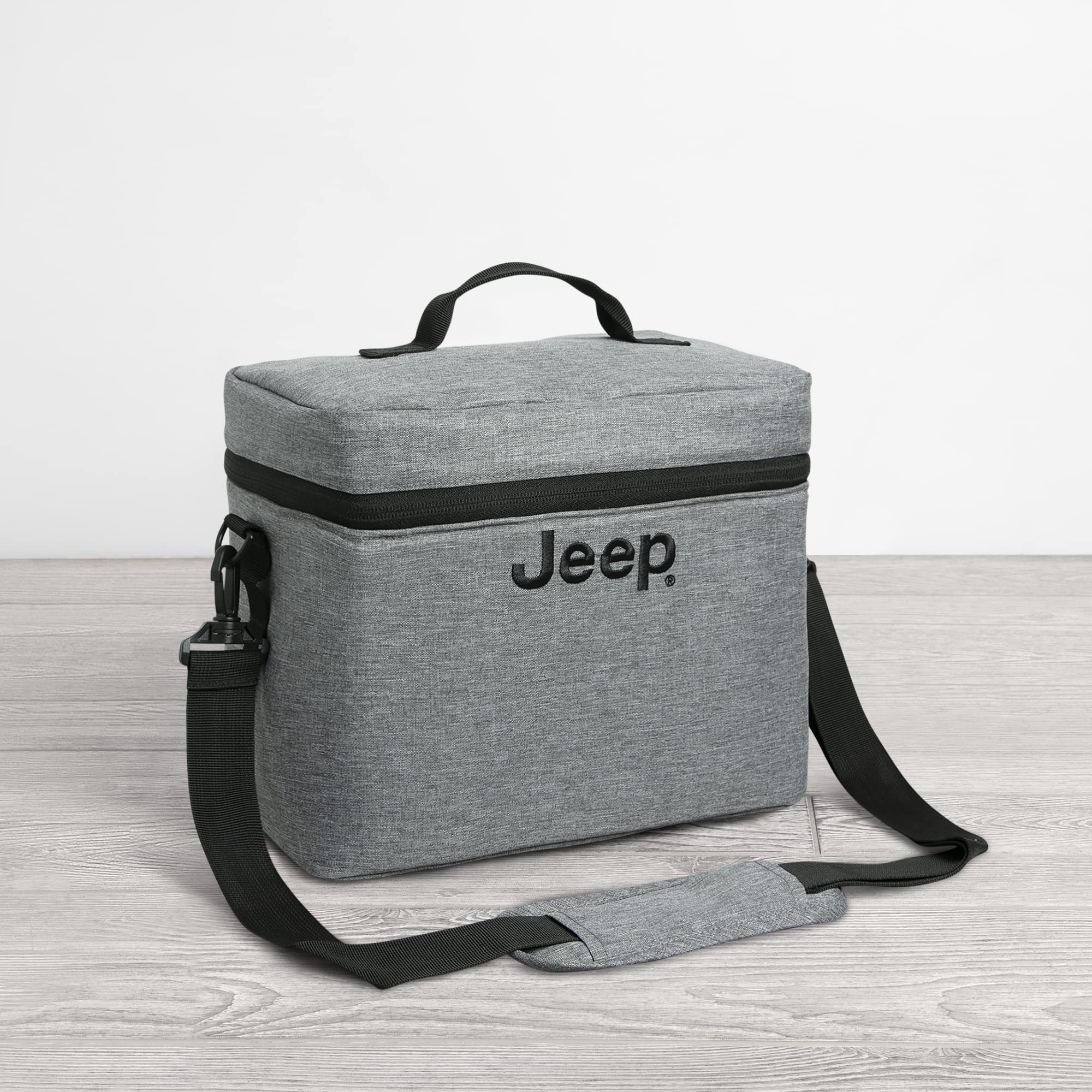 Delta Children Jeep Wrangler Cooler Bag open top for quick access to snacks and drinks