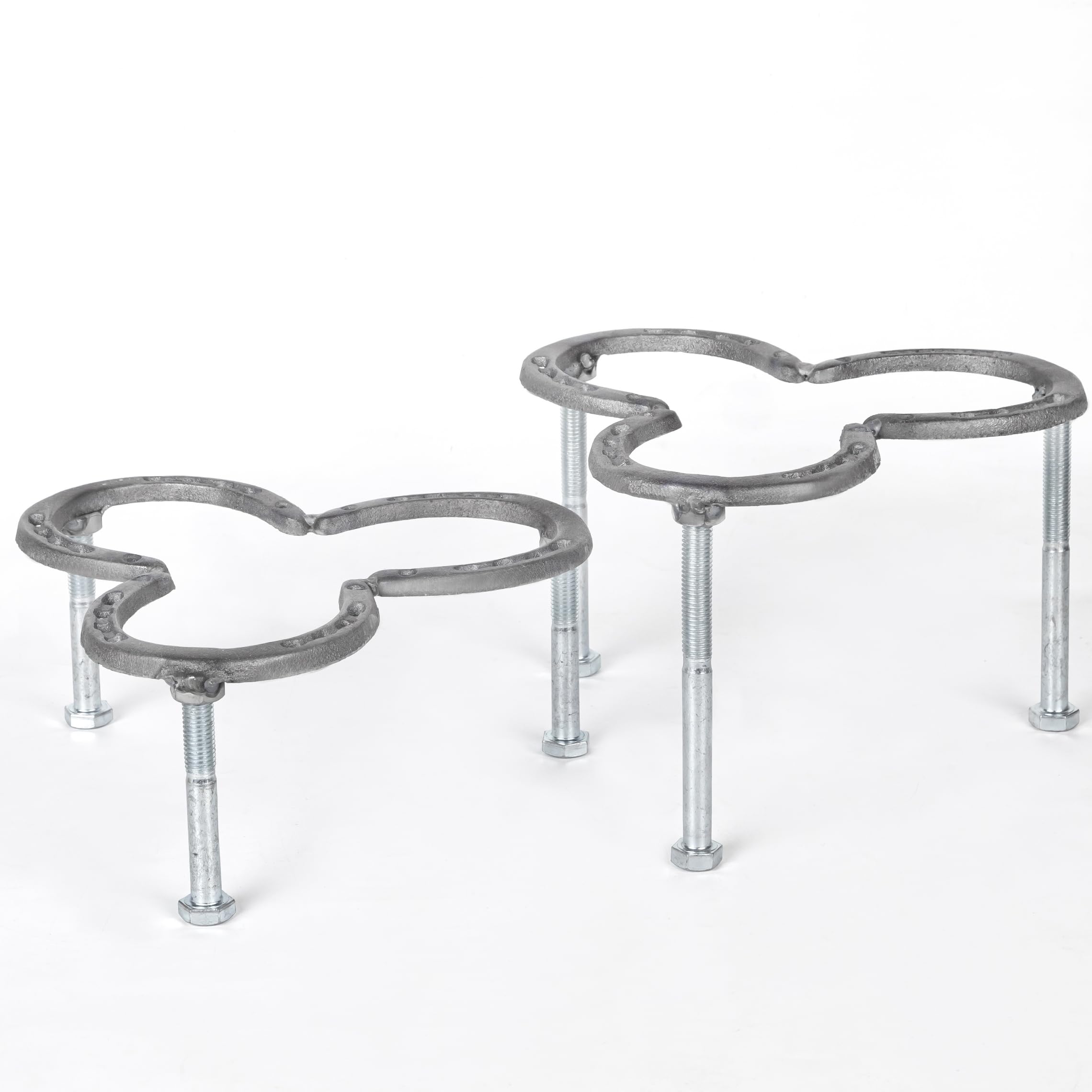 Desyeryamimi Dutch oven tripod enables grilling, boiling, and steaming outdoors.