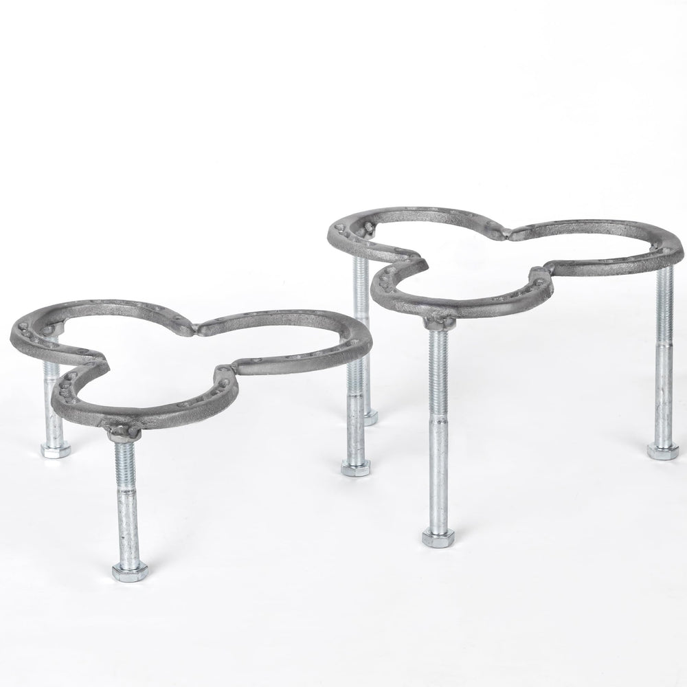 Desyeryamimi Dutch oven tripod enables grilling, boiling, and steaming outdoors.