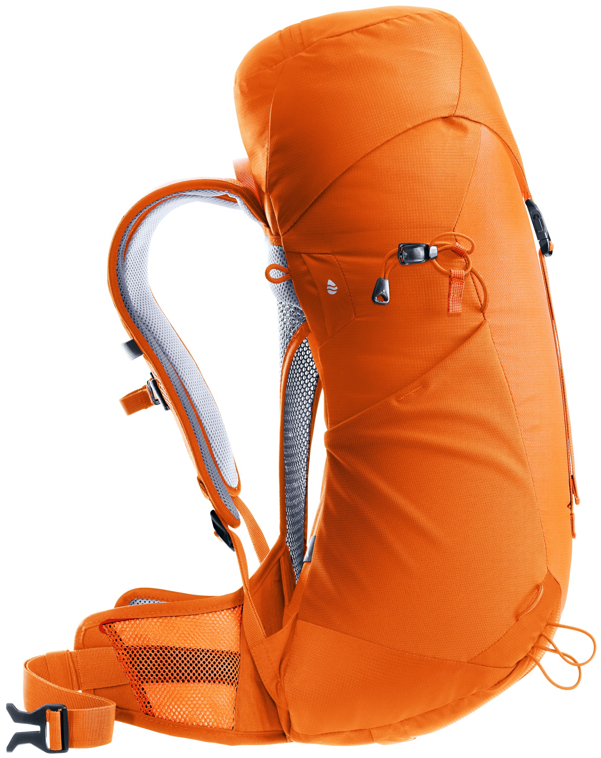 Shoulder straps on Deuter AC Lite 22 SL provide snug fit for narrow frames.