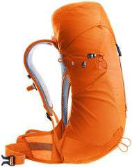 Shoulder straps on Deuter AC Lite 22 SL provide snug fit for narrow frames.