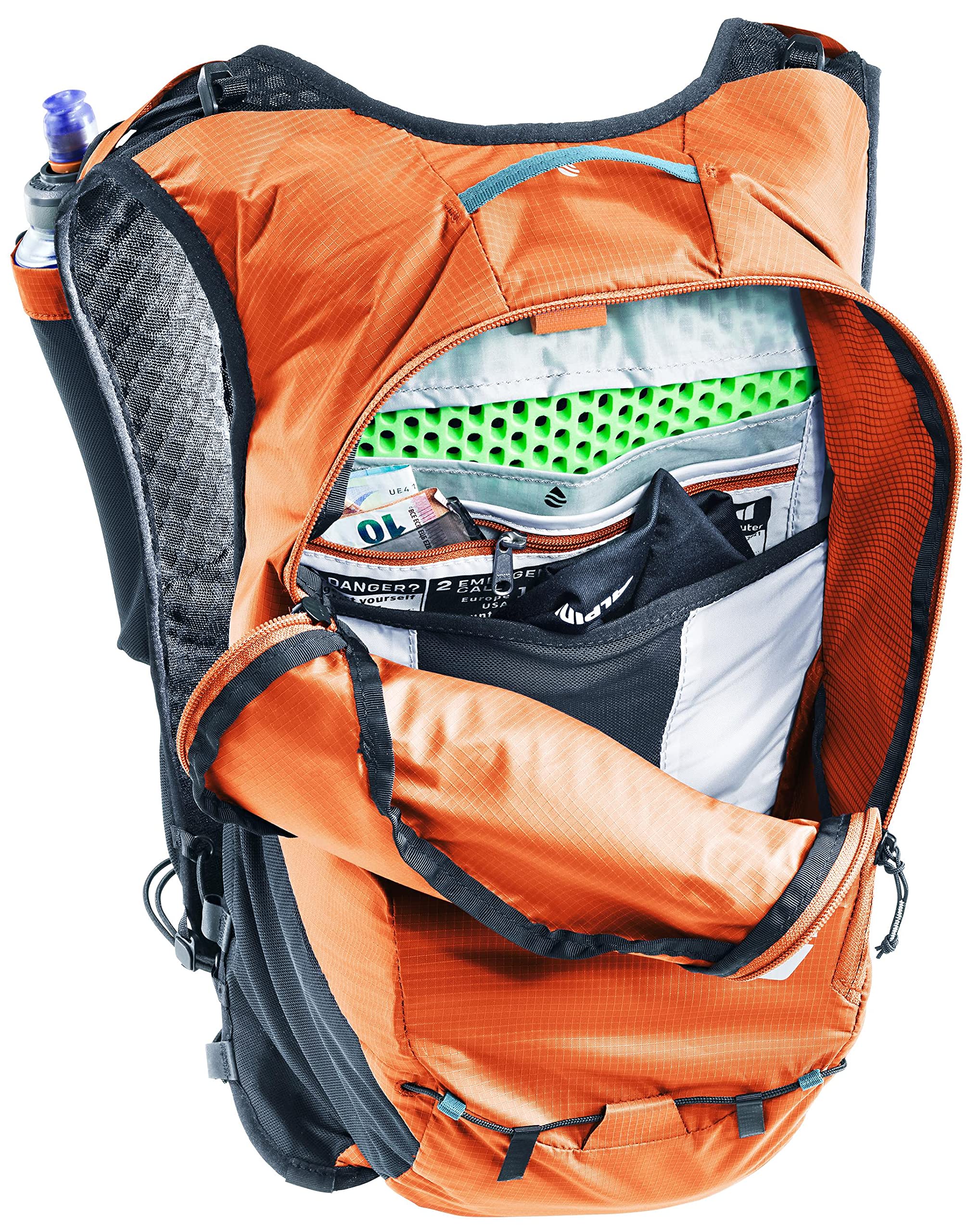 Deuter Ascender 7L ergonomic shoulder straps ensuring secure fit during movement.