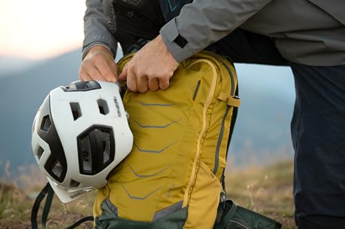 Deuter Flyt 14 hydration compatibility supports on-the-go sipping.