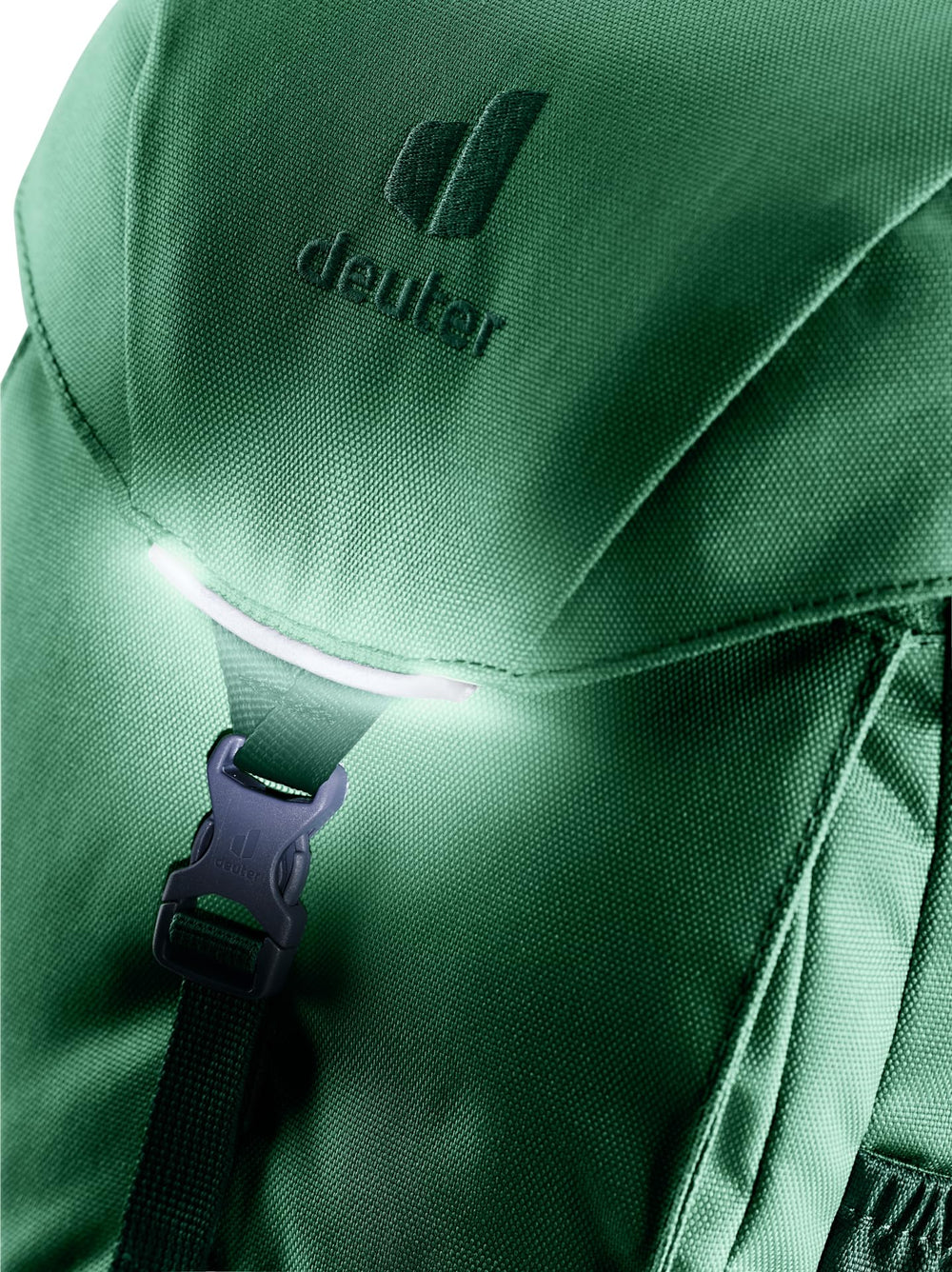 Deuter Forest Fox 14L drawcord lid opens for easy top access