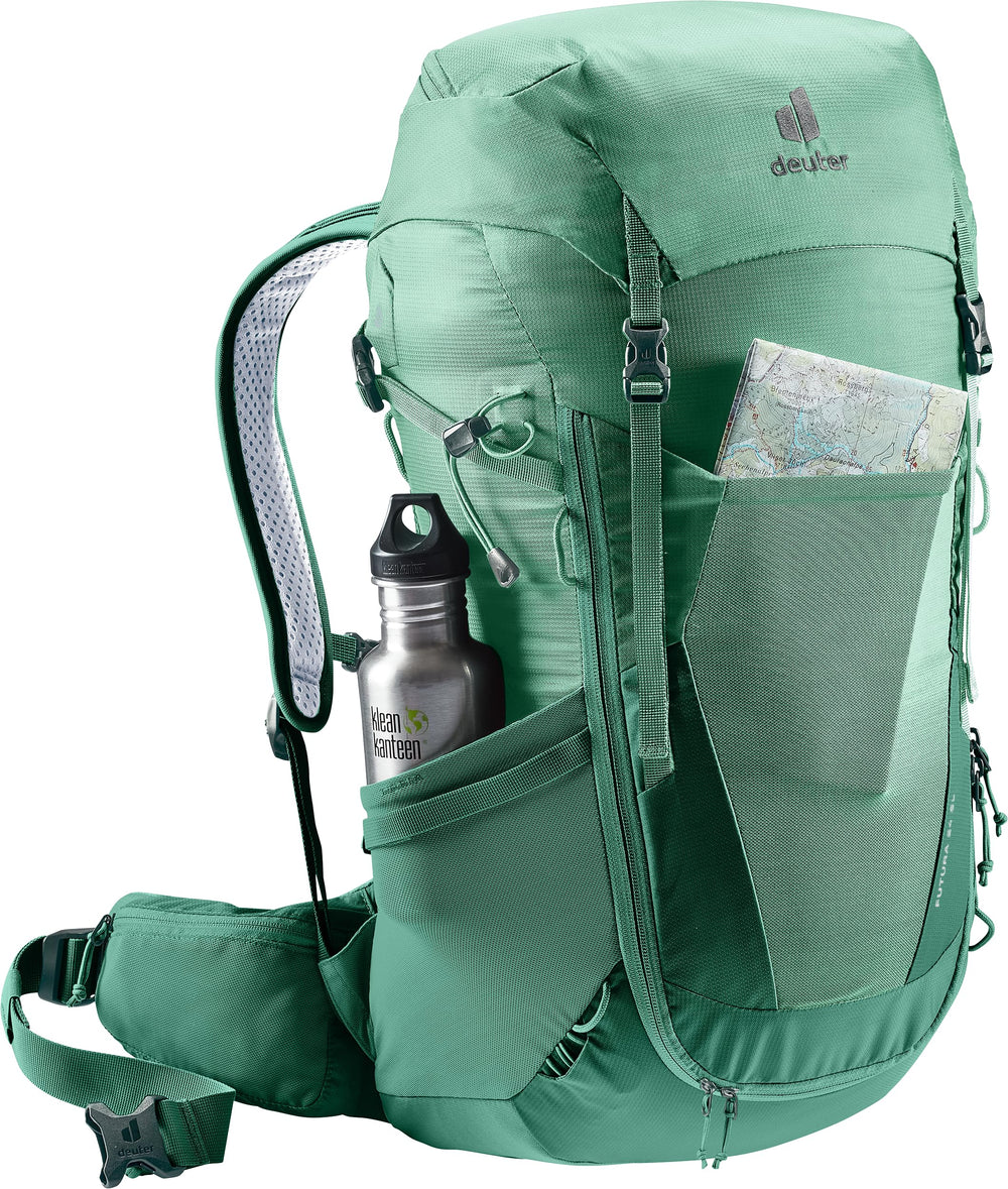 Deuter Futura 24 SL hydration clip keeps fluids reachable.