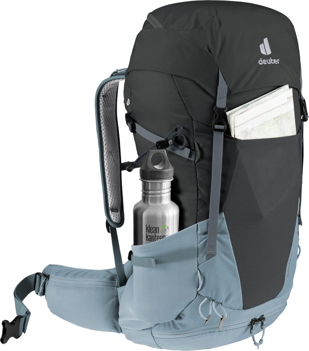 Deuter Futura 32 adjustable chest strap for a secure fit.