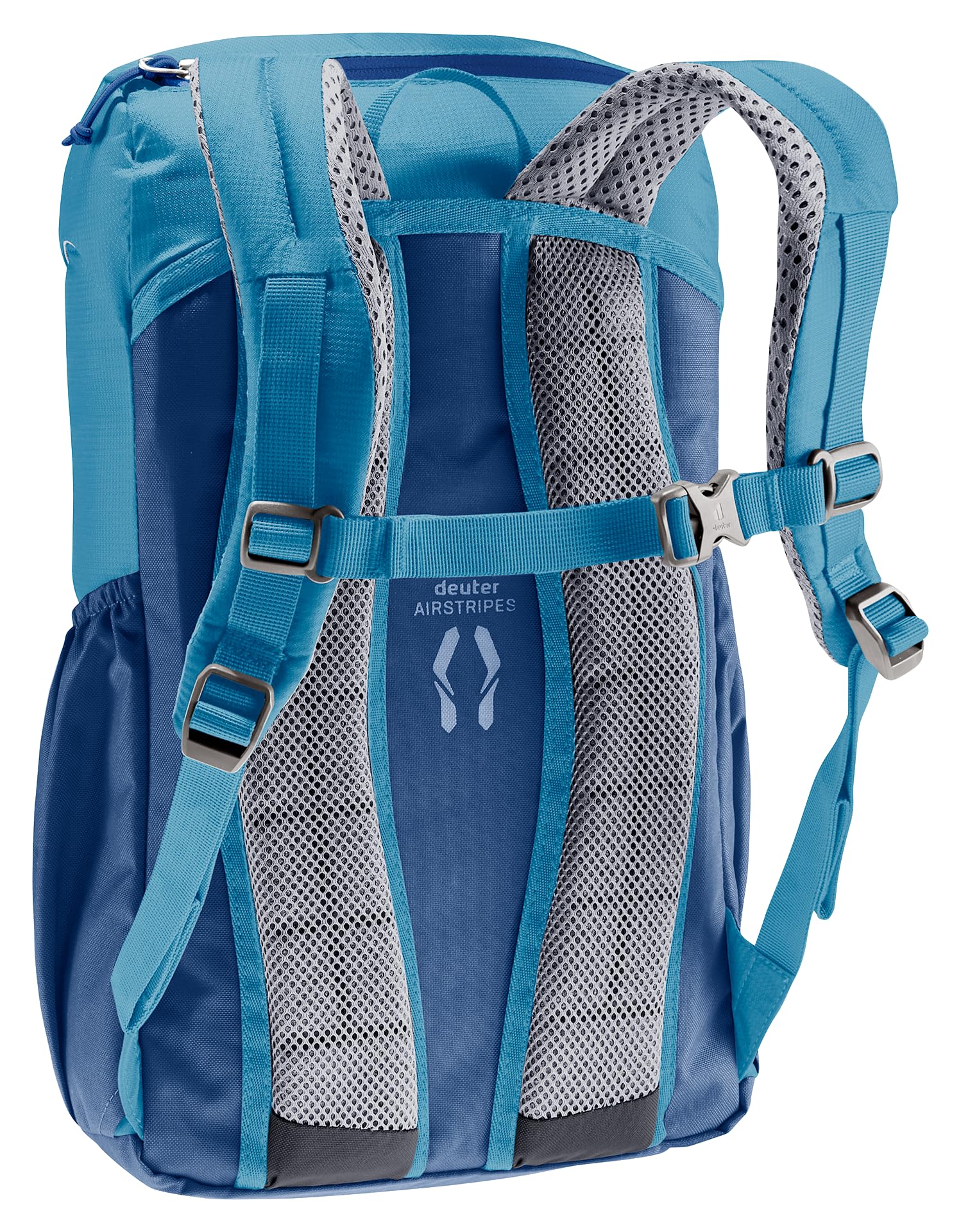 Deuter Junior chest strap and kid-friendly buckles for stable carry