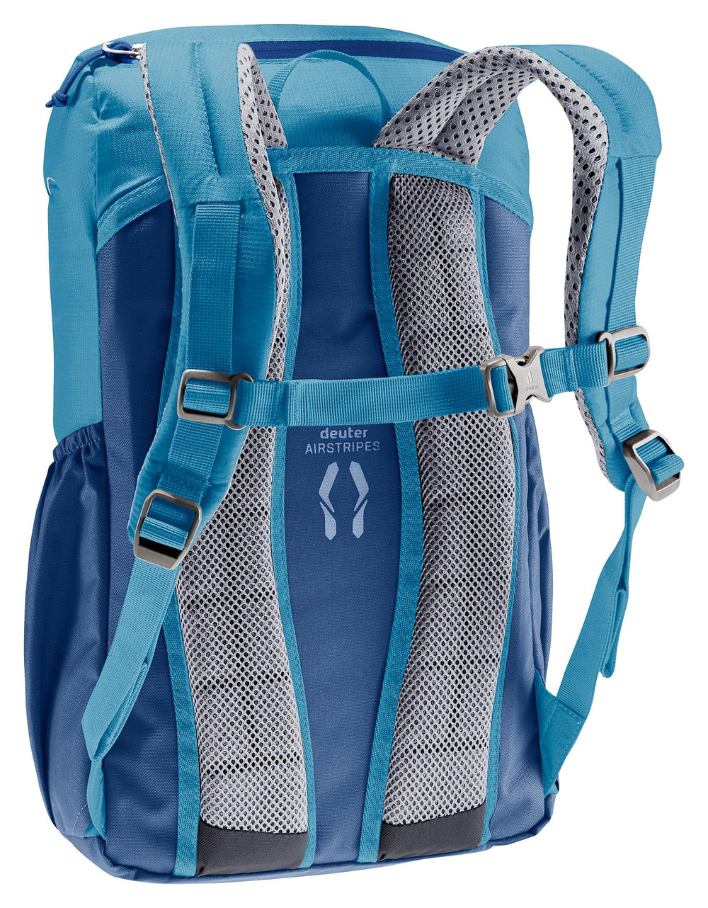 Deuter Junior chest strap and kid-friendly buckles for stable carry
