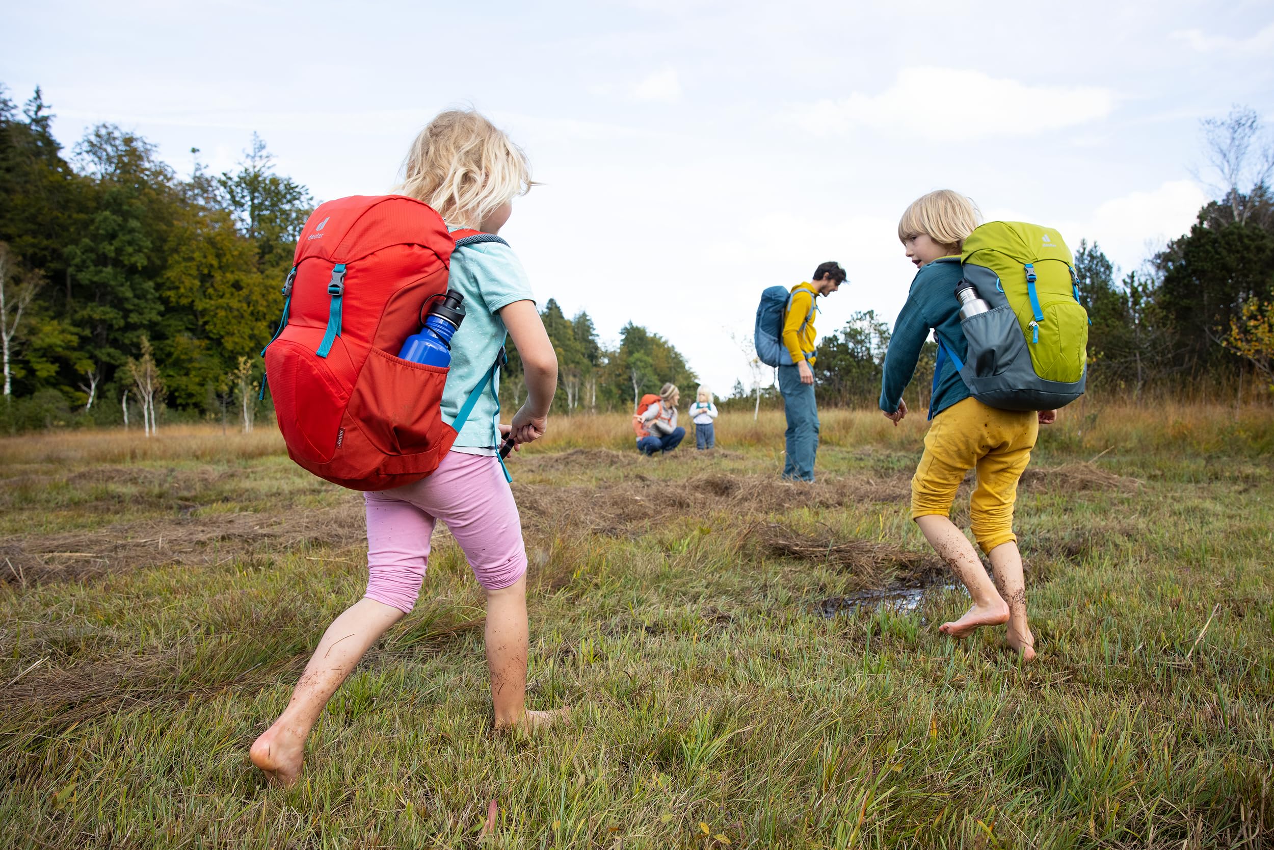 Deuter Junior durable 600D PES fabric for everyday use.
