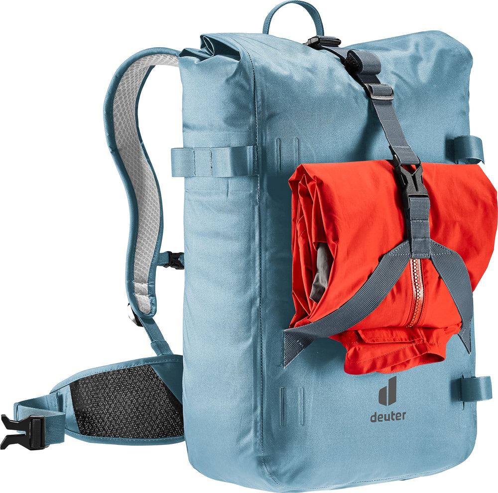 Deuter Minimalistic Atlantic 15-inch laptop compartment ready for work devices.