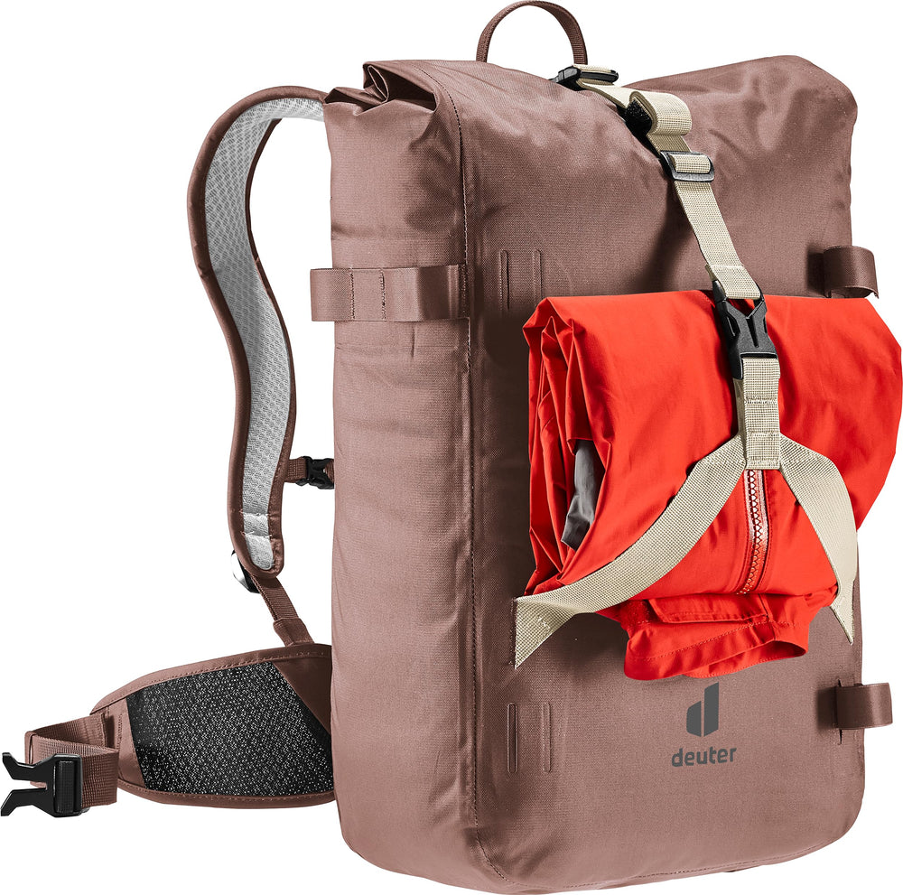 Deuter Minimalistic Raisin ergonomic shoulder straps reduce fatigue