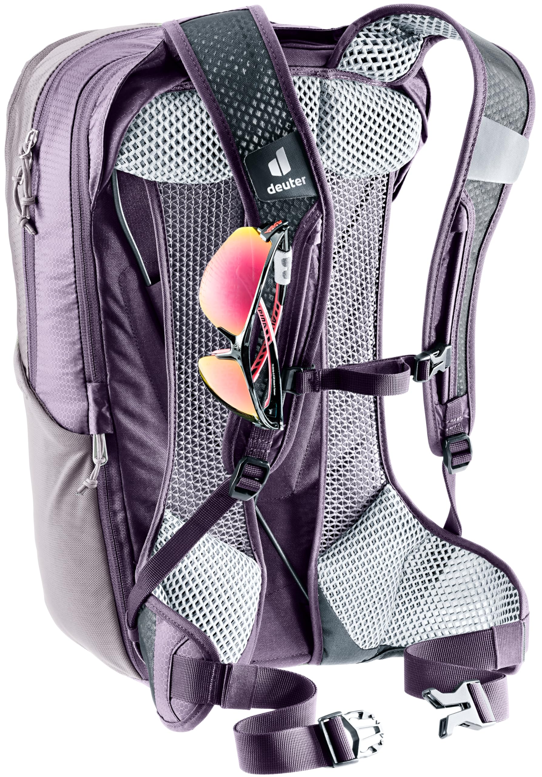 Adjustable chest strap on Deuter Race Air 14+3 enhances fit.
