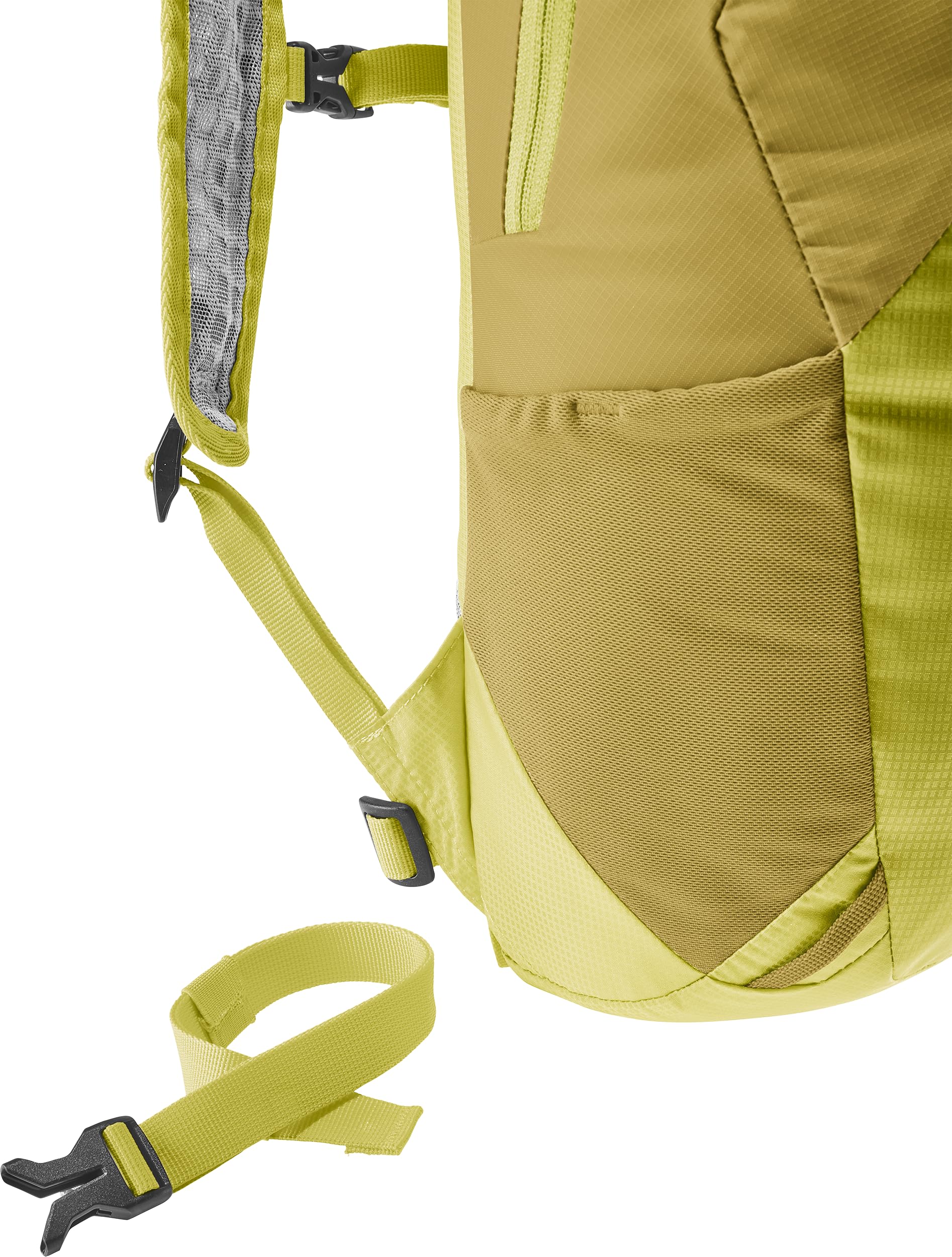 Precision sternum strap on Deuter Speed Lite 13L balances load