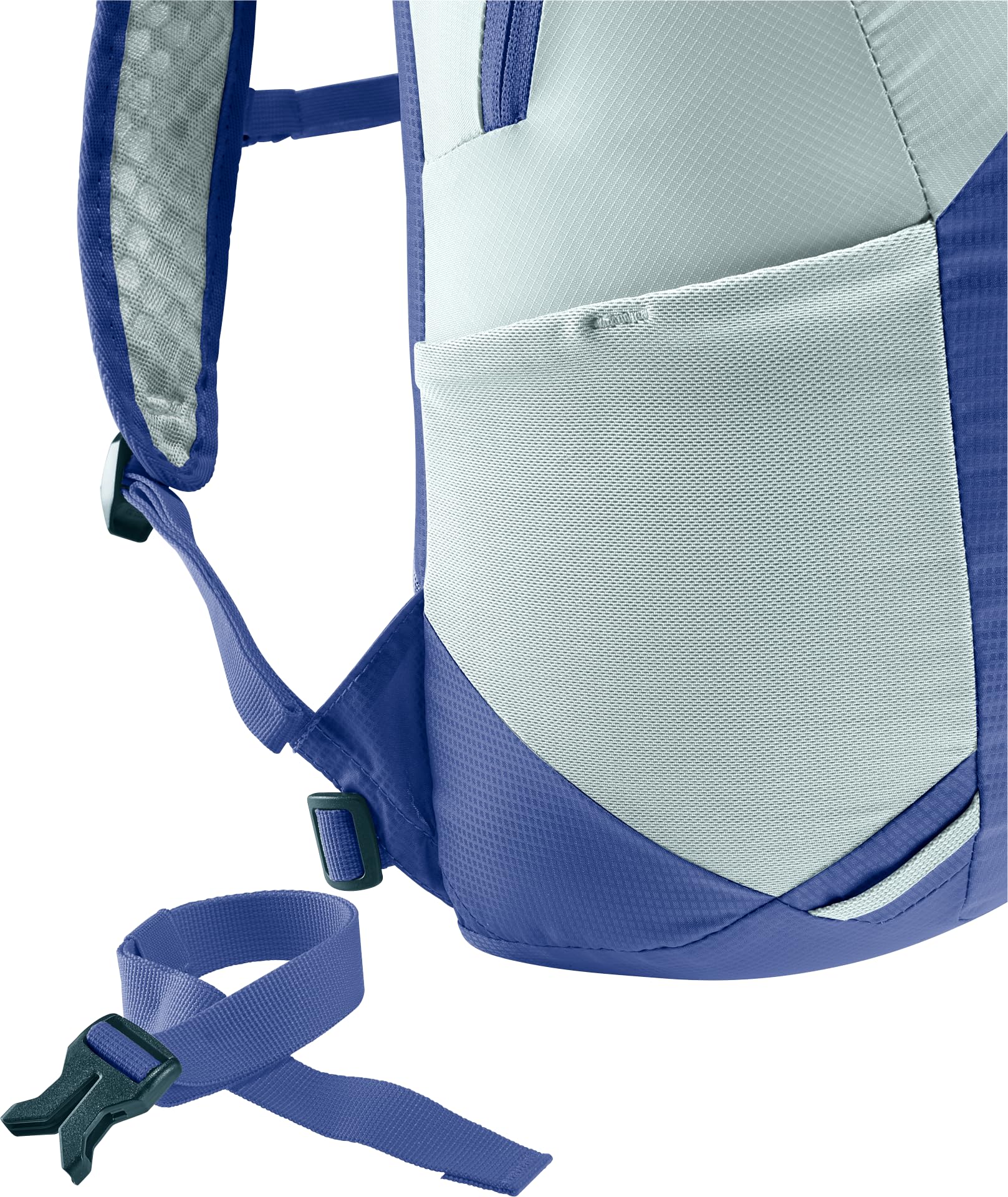 Deuter Speed Lite 17L adjustable sternum strap enhances stability.