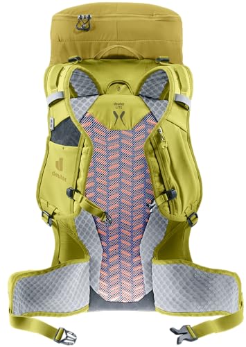 Deuter Speed Lite 30L ergonomic shoulder straps with accessible pouches on trails