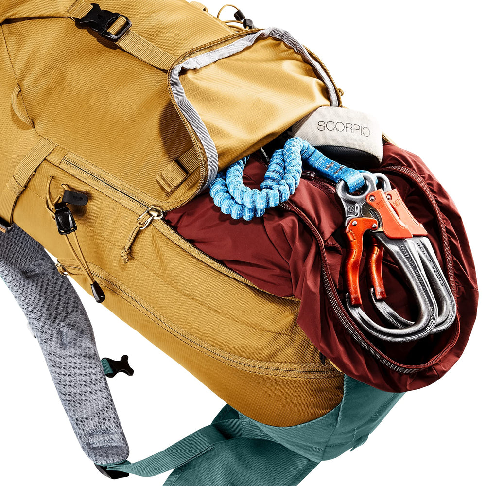 Deuter Trail 24L zippered side pocket keeps small items secure.