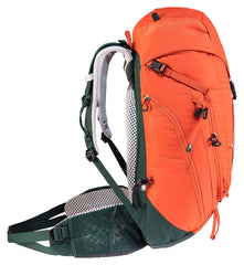 Deuter Trail 28 SL hip belt and chest strap for secure, adjustable fit