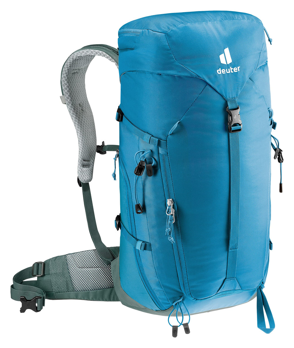 Deuter Trail 30L front zip access for quick gear retrieval.