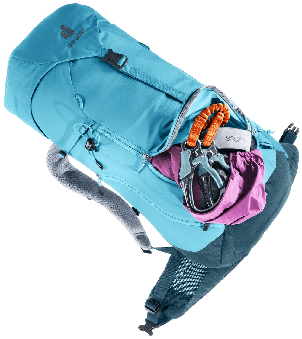 Deuter Women’s Trail 28 SL adjustable chest strap with whistle for safety signaling.