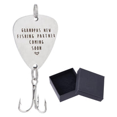 DICOSMETIC pregnancy announcement fishing hook, a meaningful heart-shaped keepsake for the future grandpa.