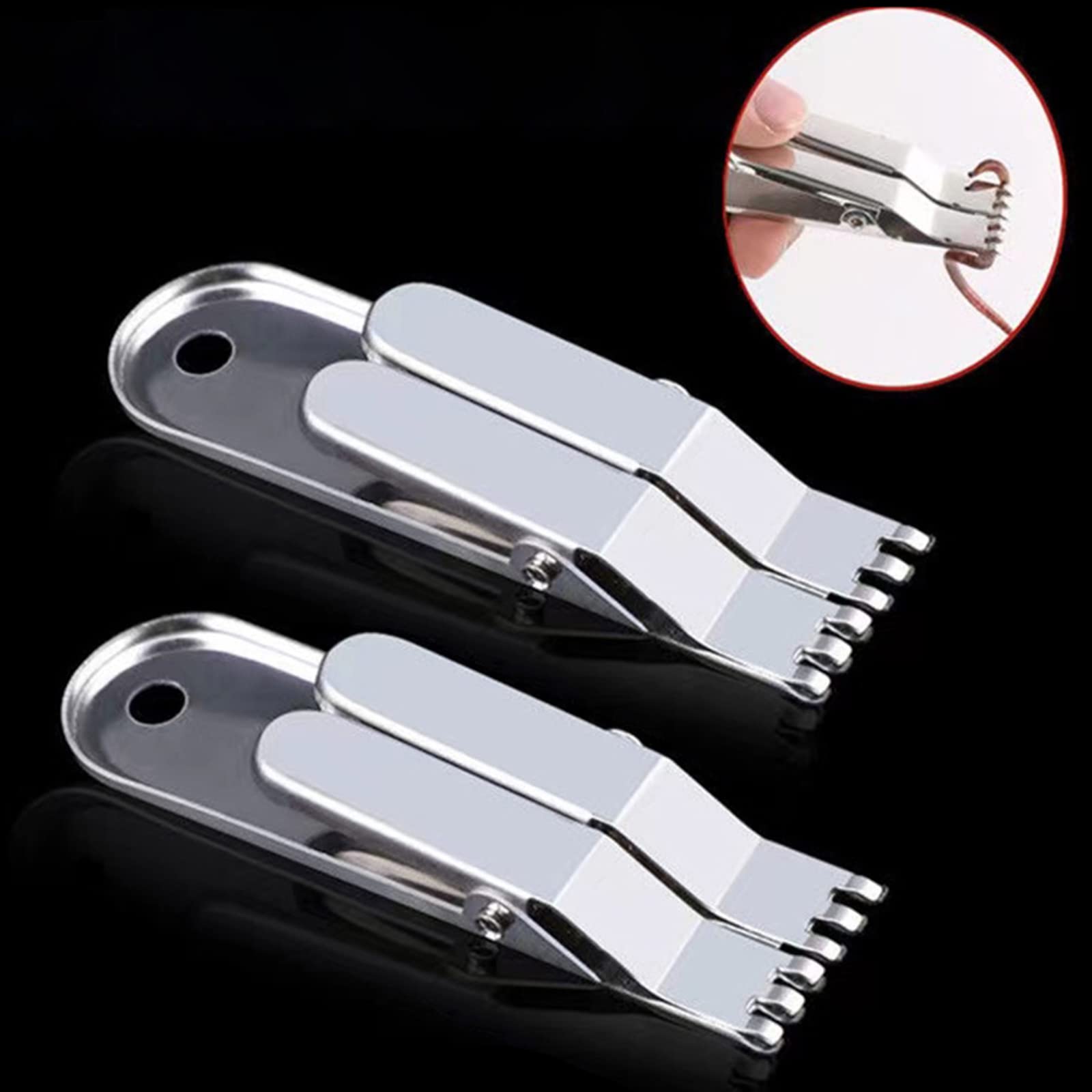 DIIOOMIEEU hand-neat hooking feature reduces contact with lures during baiting.