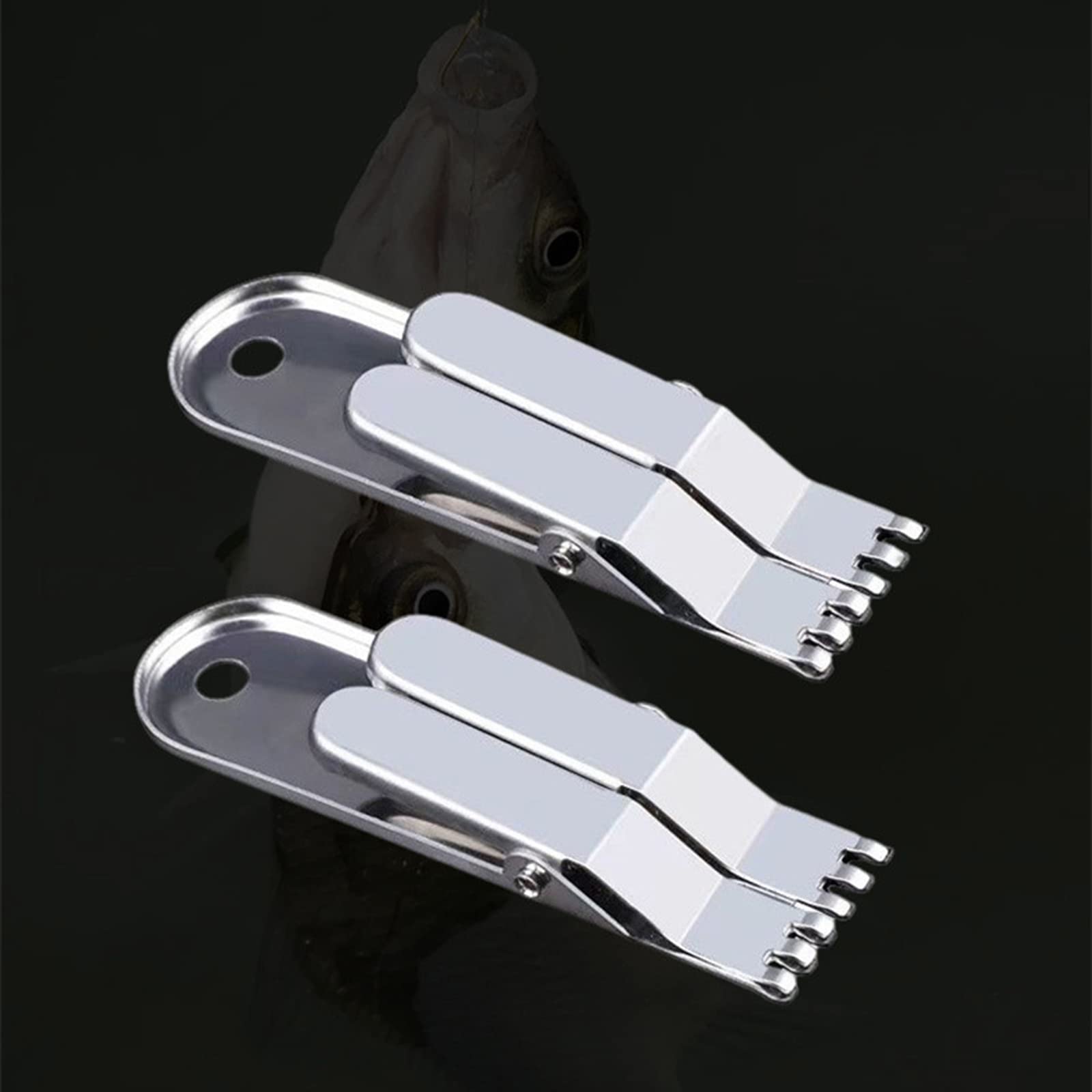 DIIOOMIEEU lure clipping tool securing earthworms and other baits efficiently.