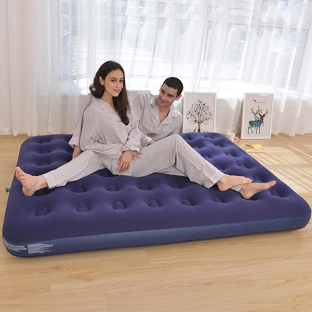 DIMAR GARDEN inflatable bed suitable for both indoors and outdoors.