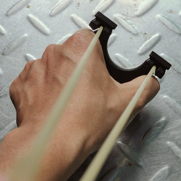 DLWCN ergonomic grip enhances comfort during practice.