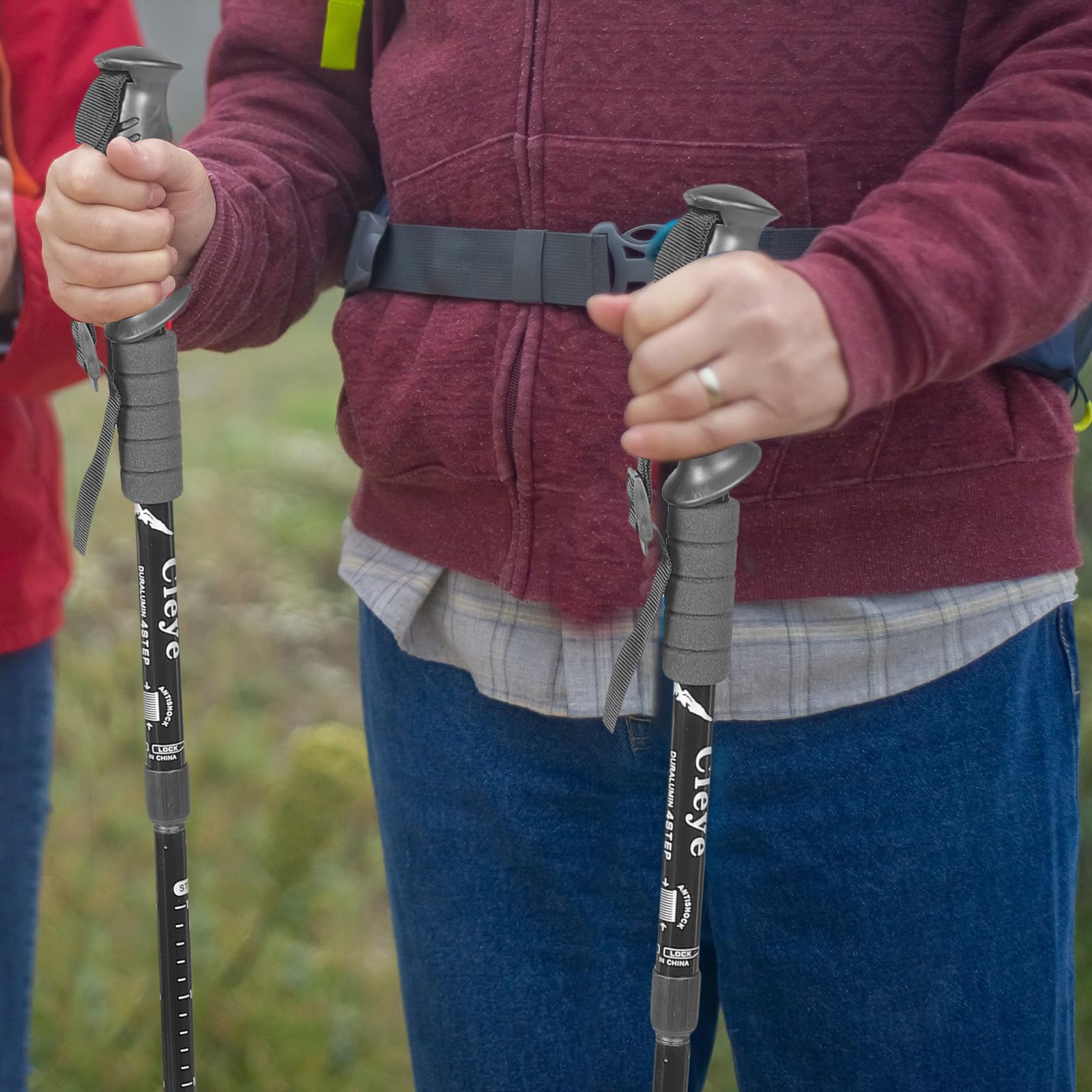 DOITOOL ski resort pole carrier ideal for easy transport at the slope