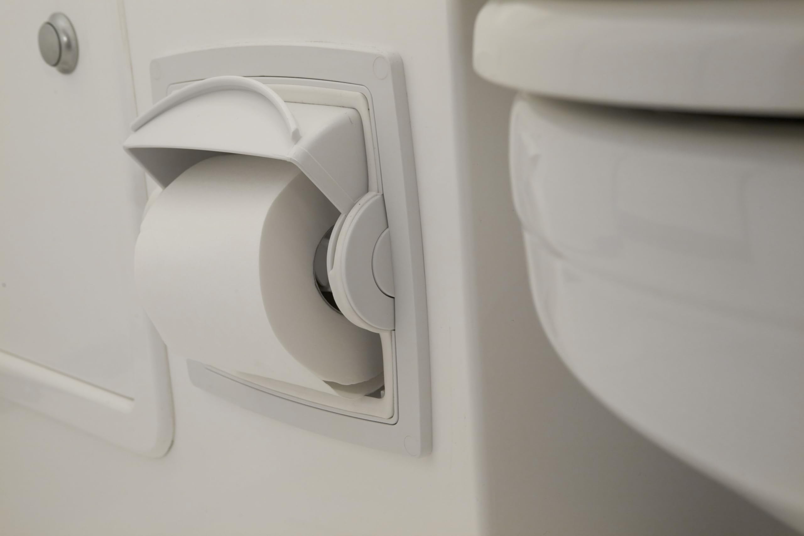 Dometic Oceanair Dryroll automatic delivery for quick tissue access with minimal handling.