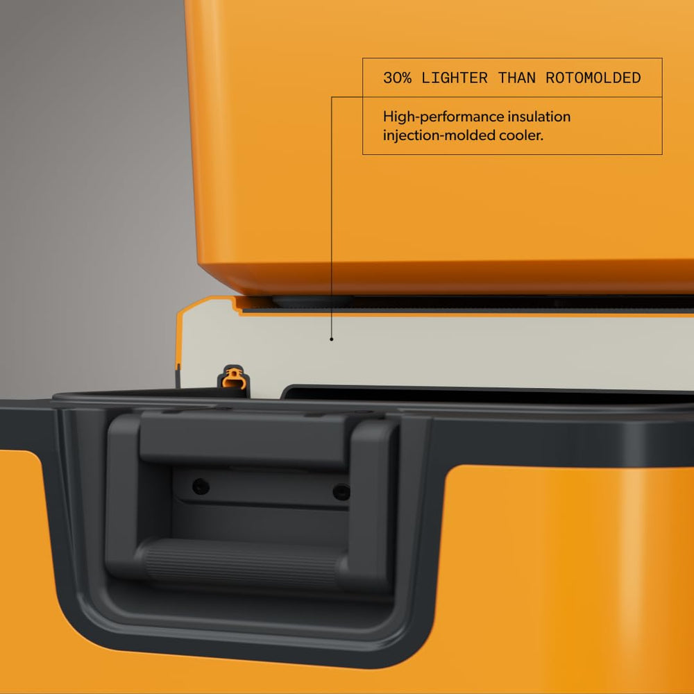 Dometic Recon hardside small16l cooler includes magnetic closure for secure transport.