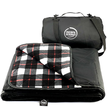 DOWN UNDER OUTDOORS blanket front-view waterproof for bleachers and outdoors