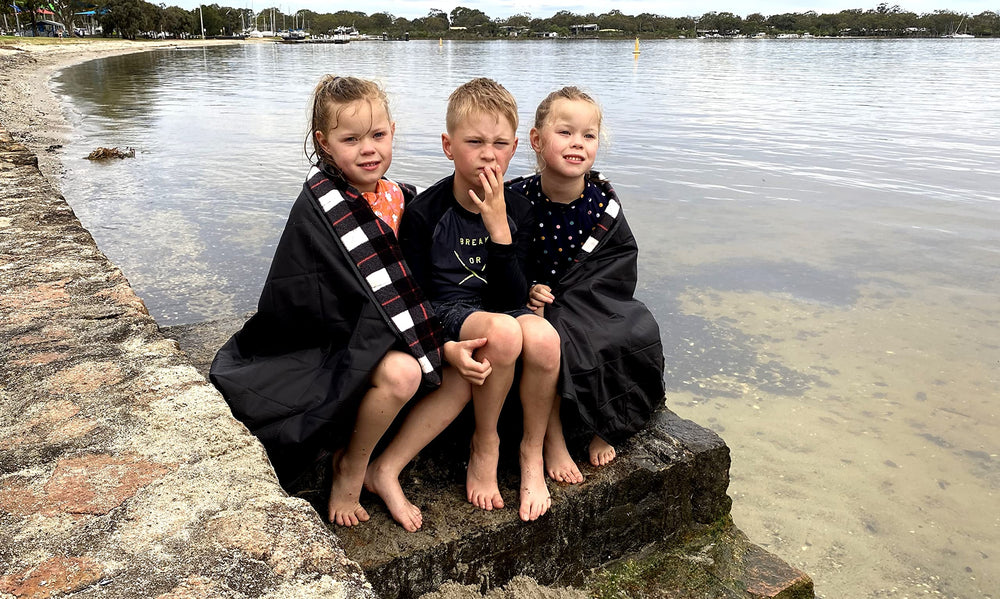 DOWN UNDER OUTDOORS blanket plush-350gsm fleece delivers cozy warmth