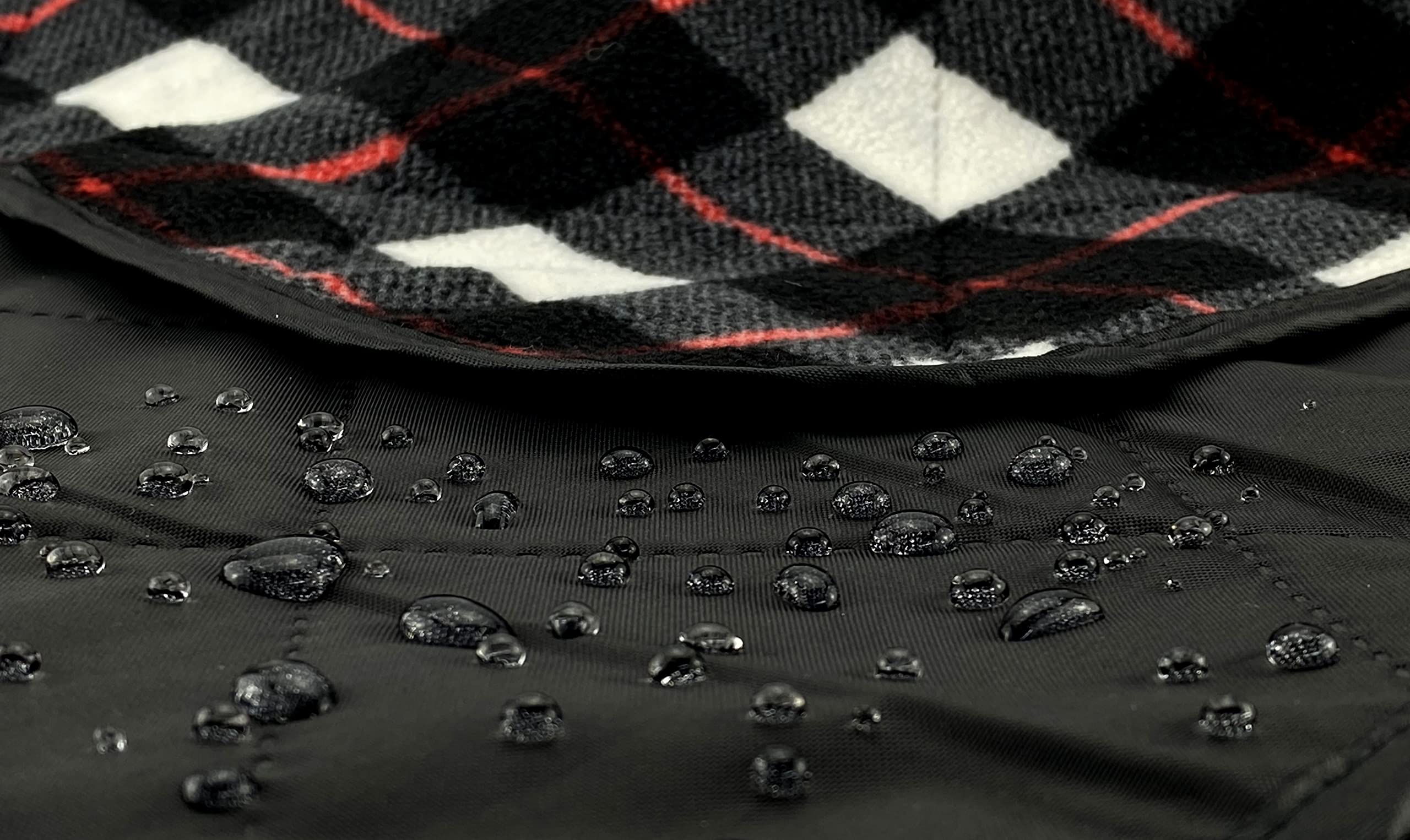 DOWN UNDER OUTDOORS blanket toggle-loop cape enables hands-free viewing