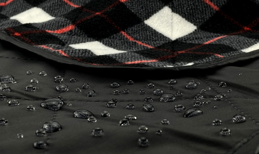 DOWN UNDER OUTDOORS blanket toggle-loop cape enables hands-free viewing