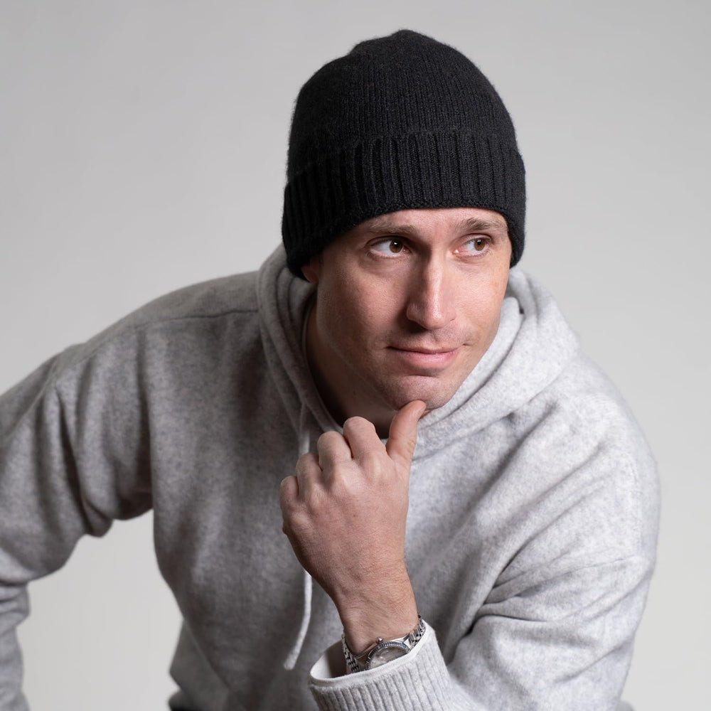 Downholme cashmere beanie with soft-texture, ideal for everyday comfort.